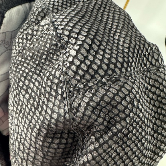 Aimee Kestenberg Genuine Leather Lizard Embossed Shoulder/Crossbody Bag Black - Picture 12 of 17